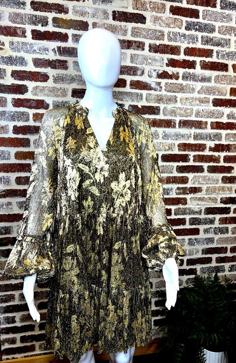 Vince Camuto Dresses & Skirts - Vince Camuto metallic floral v-neck tiered black and gold dress women's size XL